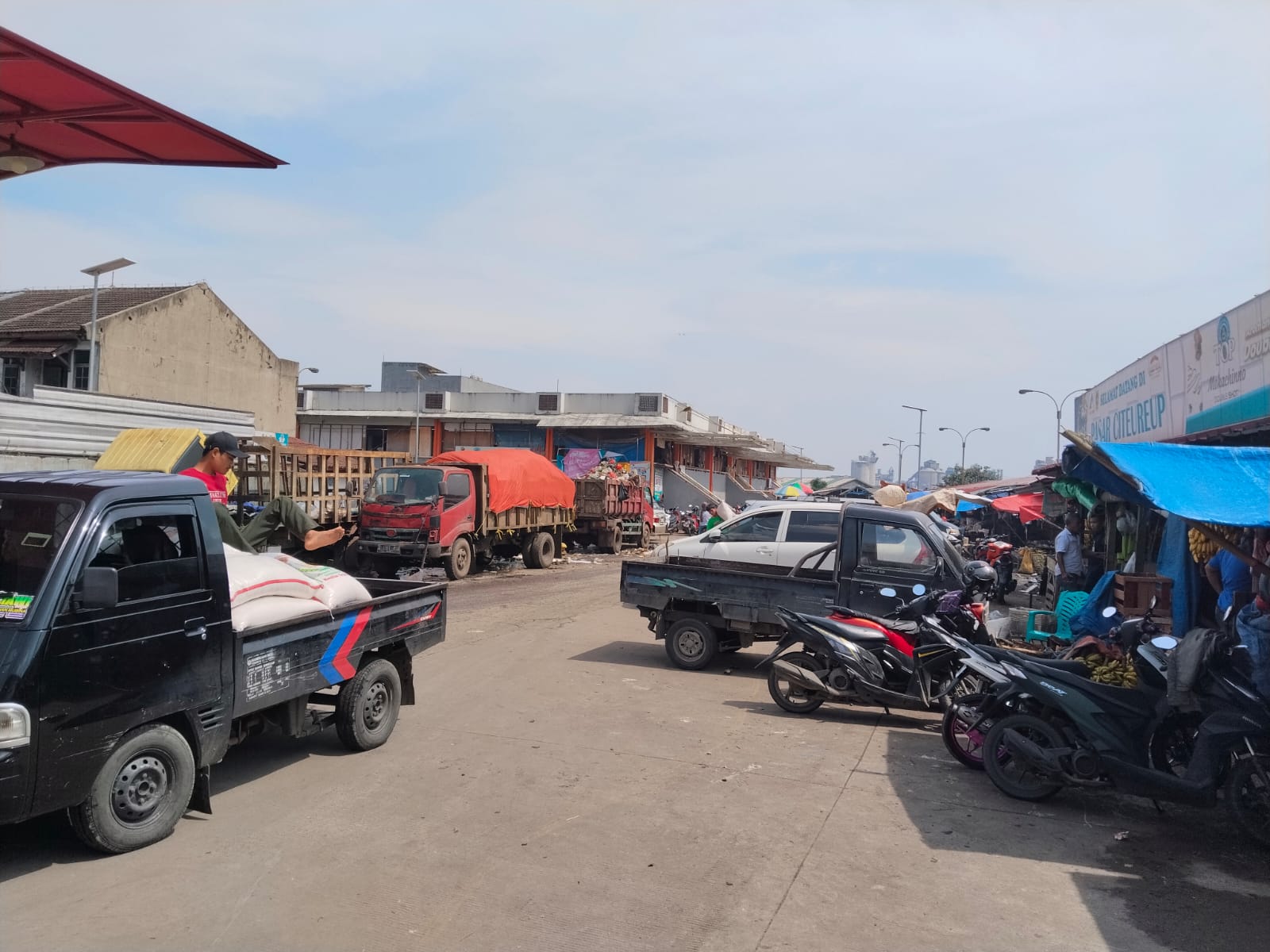 Pasar Citeureup, Kecamatan Citeureup, Kabupaten Bogor, yang rencananya bakal dibangun ulang PD Pasar Tohaga.