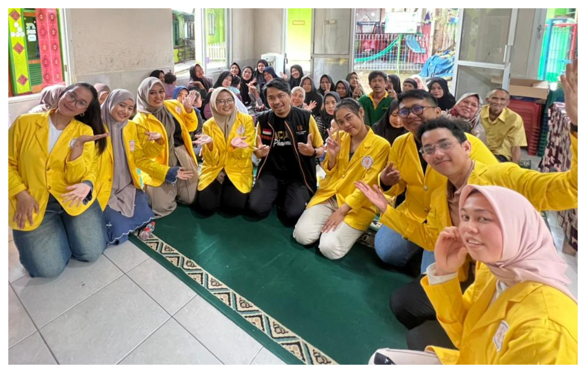 Mahasiswa Program Studi D3 Farmasi RPL Universitas Bhakti Kencana melaksanakan kegiatan KKN di Kampung Salak, Desa Bojong Jengkol, Kecamatan Ciampea, Kabupaten Bogor.