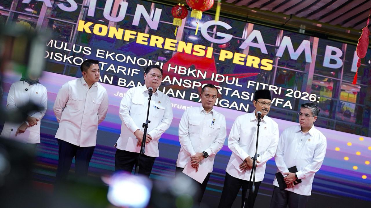 Konferensi pers stimulus ekonomi termasuk penyaluran bansos tambahan pangan tahun 2026.