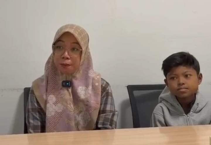 Nindya, bersama anaknya peserta BPJS PBI.