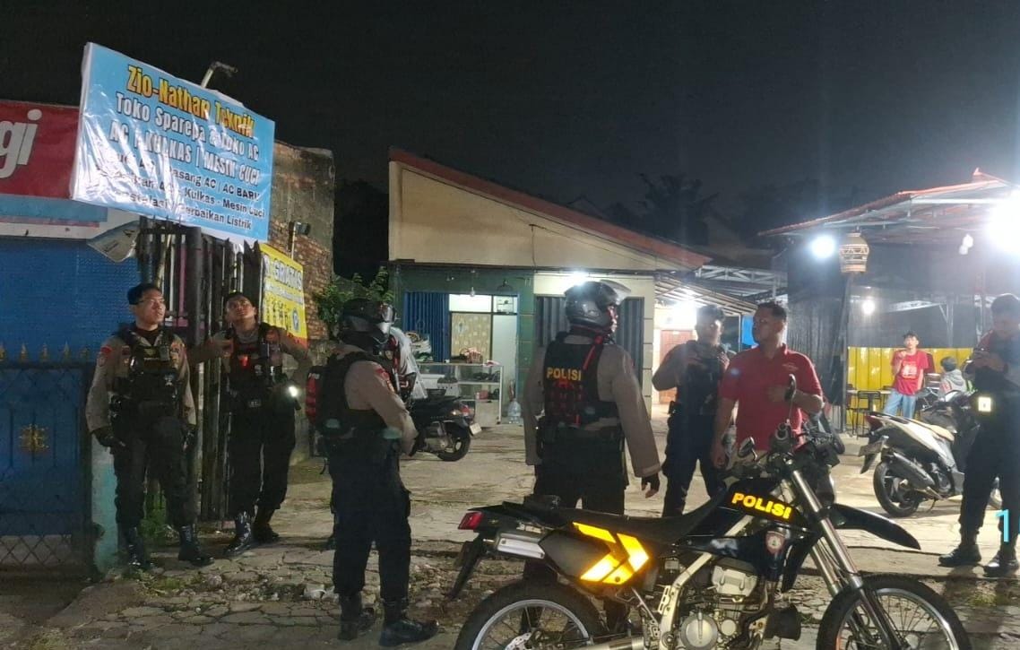 Tim Jaguar Polres Metro Depok, saat mendatangi lokasi keributan di salah satu kafe bilangan Tapos.