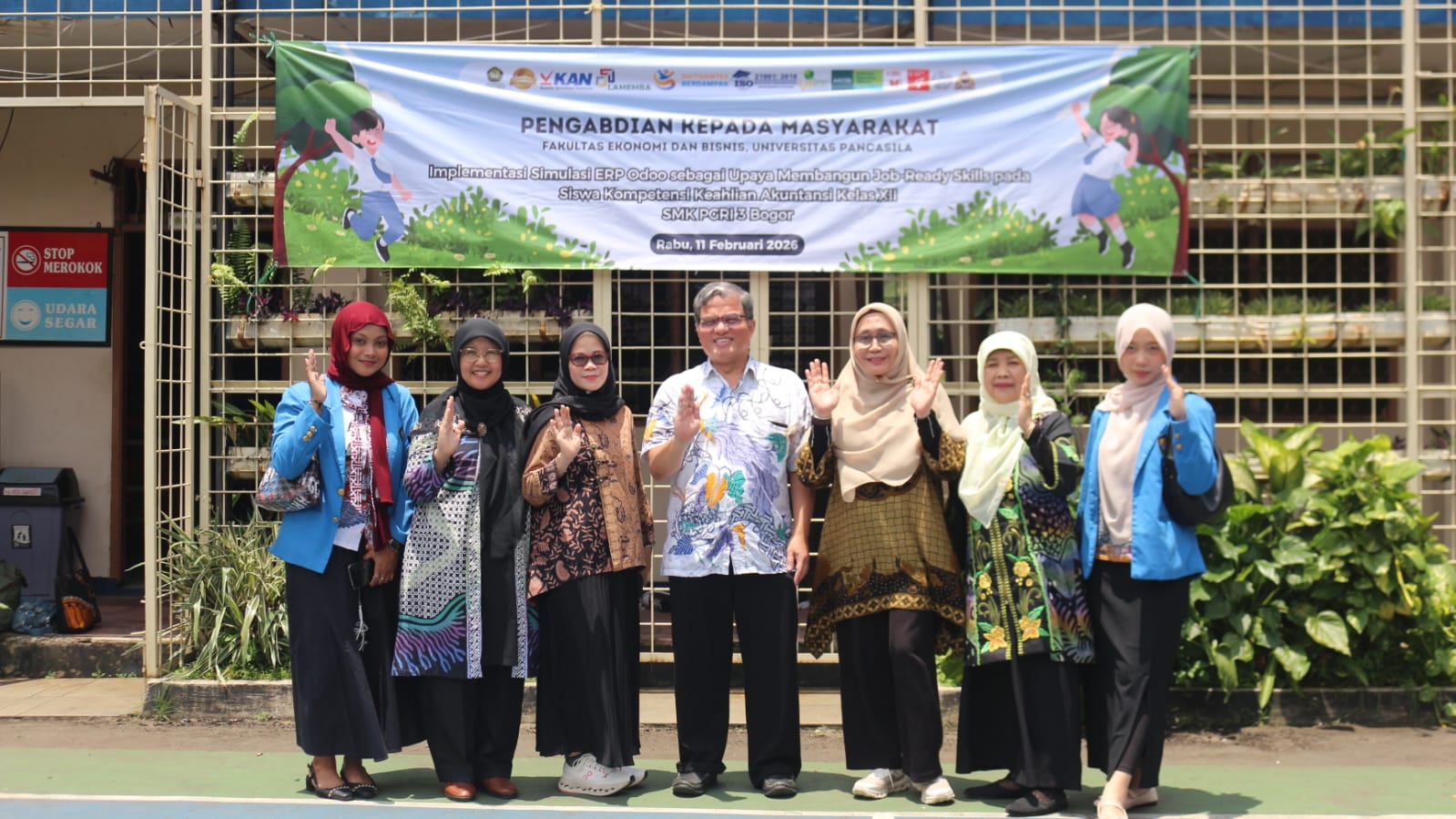 Tim Pengabdian Masyarakat FEB UP pada pelatihan di SMK PGRI 3 Bogor.