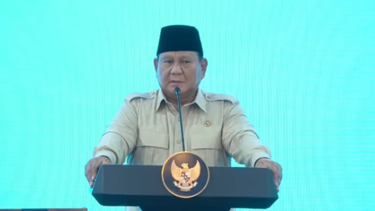 Presiden RI Prabowo Subianto saat hadir pada peresmpian SPPG Polri dan gudang ketahanan pangan Polri di Palmerah, Jakarta pada Jumat, 13 Februari 2026.