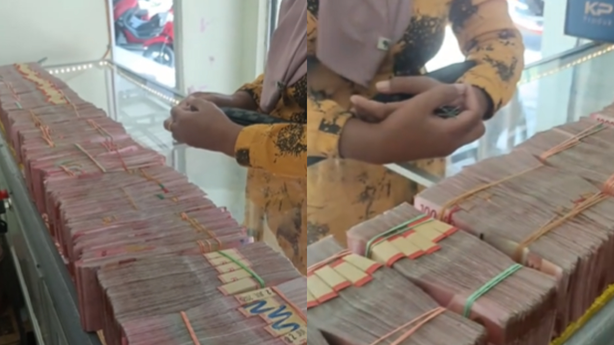Viral seorang ibu membeli emas dengan uang cash mencapai hampir Rp1 miliar.