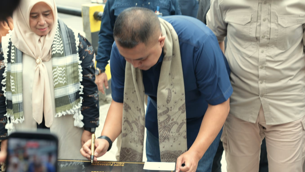 Bupati Bogor, Rudy Susmanto meresmikan Jembatan Kali Jantung di Pabuaran Mekar, Kecamatan Cibinong, Sabtu 14 Februari 2026.