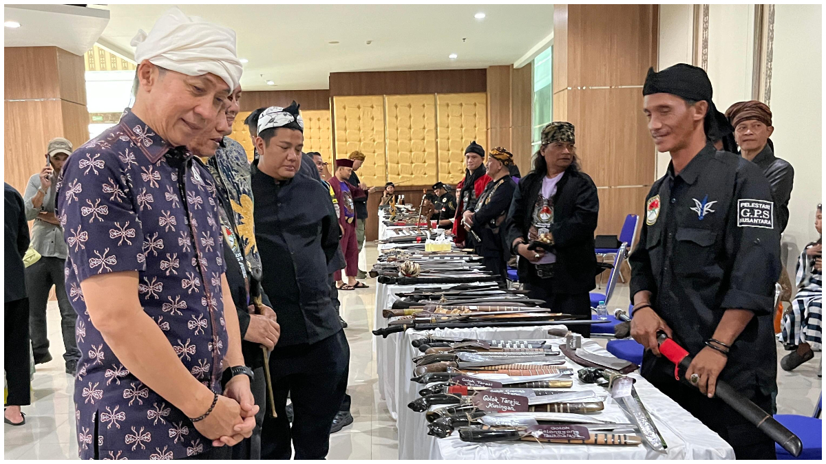 Ratusan golok bersejarah dari berbagai era dipamerkan dalam kegiatan pameran dan talkshow bertajuk Road to UNESCO.