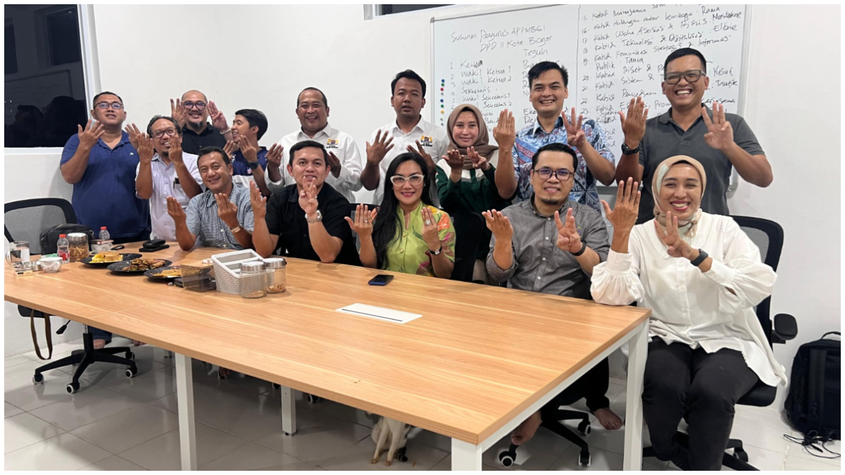 Teguh Rachman Hakim bersama tim formatur saat proses pembentukan kepengurusan DPD II APPMBGI Kota Bogor yang akan mengawal implementasi Program Makan Bergizi Gratis .