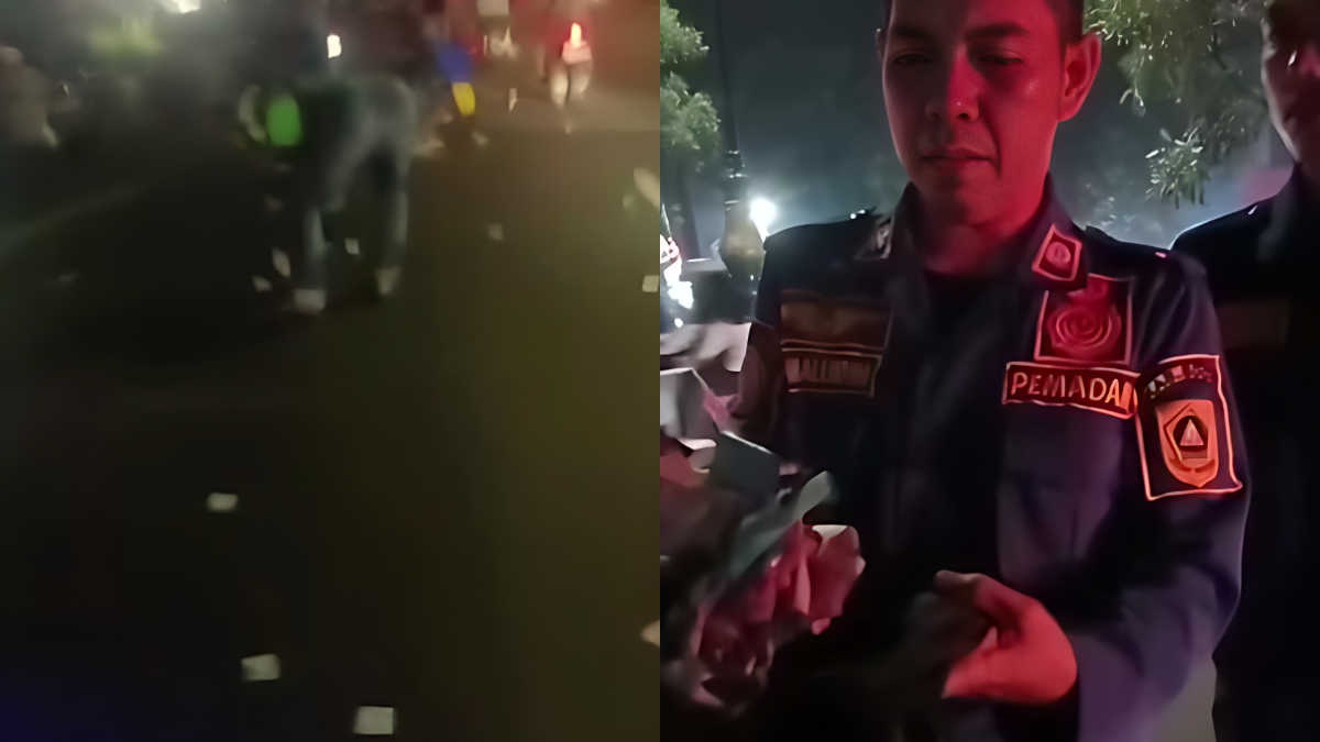 Petugas Damkar Kabupaten Bogor mengamankan uang yang berserakan di jalan raya.