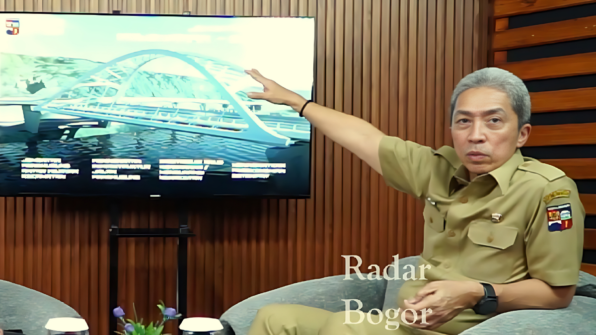 Wali Kota Bogor, Dedie Rachim memperlihatkan gagasan jembatan penghubung kawasan Genteng hingga Pamoyanan.