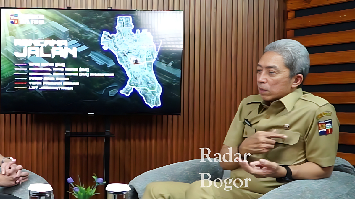 Wali Kota Bogor, Dedie Rachim menjelaskan berbagai proyek masa depan di Graha Pena Radar Bogor.