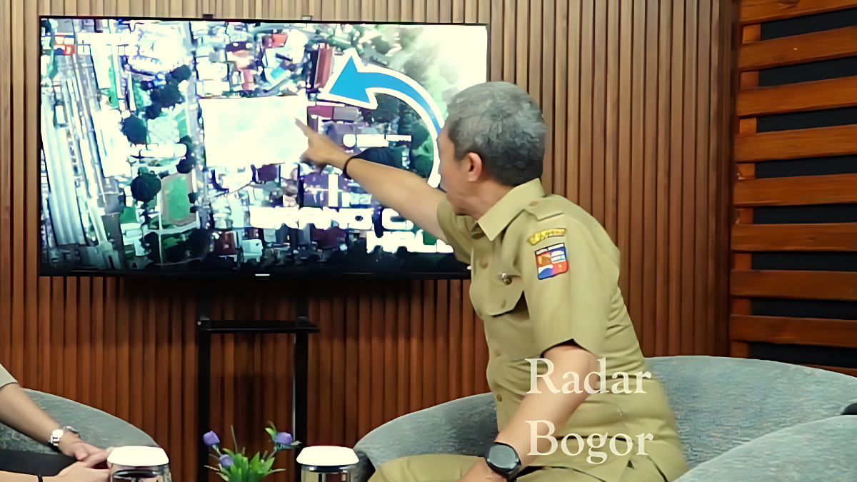 DETAIL: Wali Kota Bogor, Dedie Rachim&nbsp;menjelaskan konsep kawasan grand city hall terpadu saat di Graha Pena.