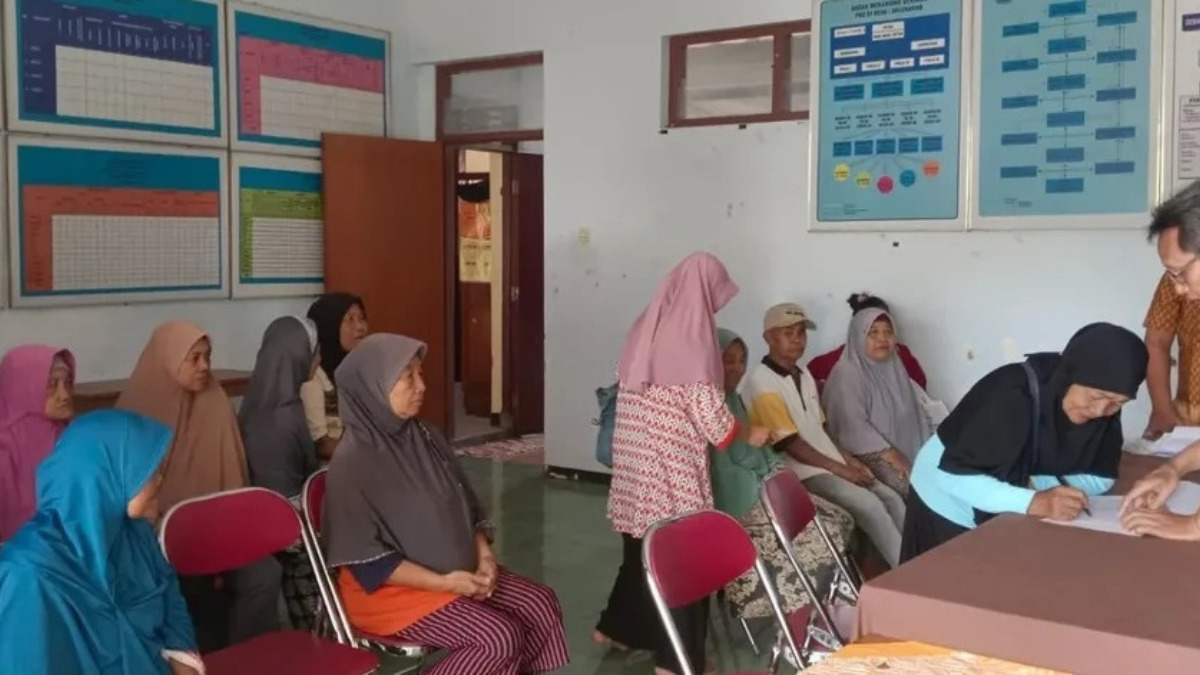 Ilustrasi KPM mengambil bansos BPNT.