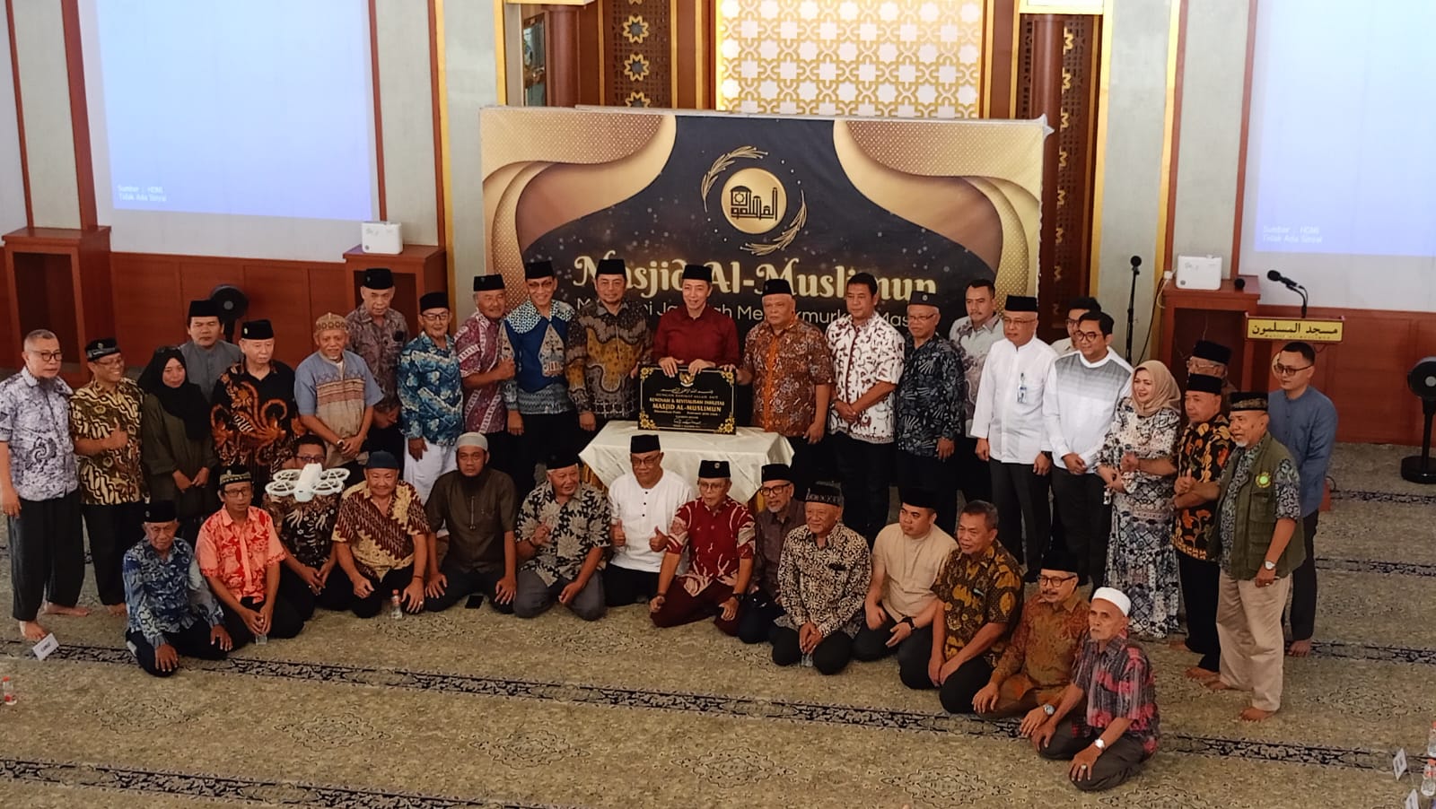 Wali Kota Bogor Dedie A Rachim menghadiri peresmian renovasi dan revitalisasi Masjid Al Muslimun di Kelurahan Bantarjati, Bogor Utara, Sabtu 14 Februari 2026.