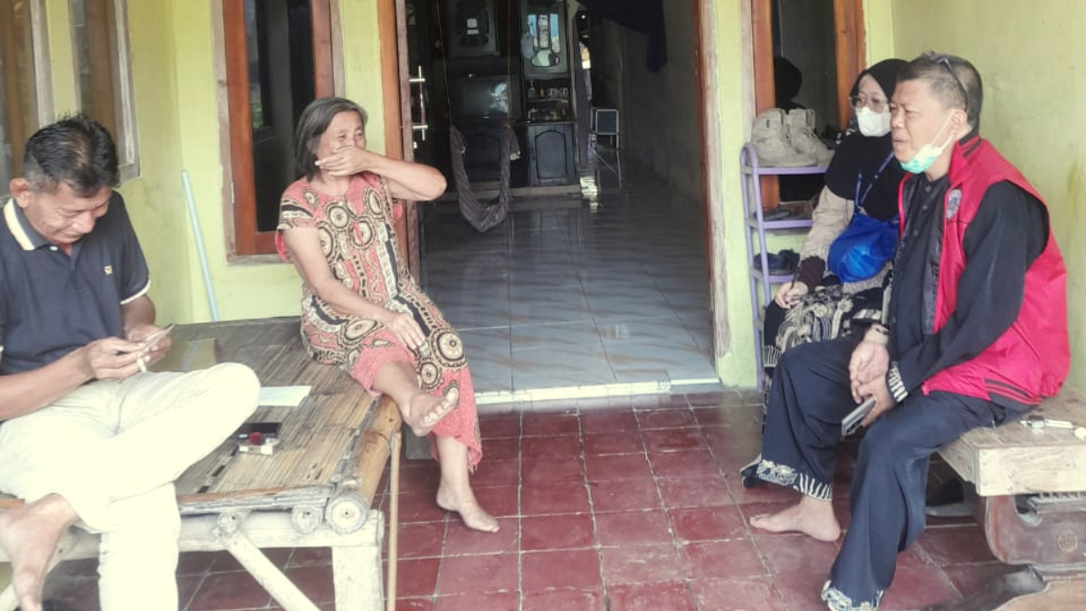 Petugas melakukan sosialisasi waspada DBD di Kecamatan Rumpin, Kabupaten Bogor, Minggu 15 Februari 2026.