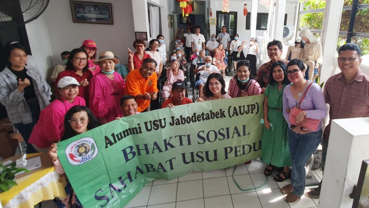 Alumni USU Jabodetabek Peduli (AUJP) mengunjungi Panti Werdha Melania di Pademangan, Jakarta Utara.