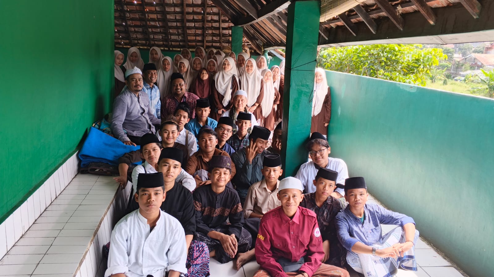 Sejumlah komunitas di Bogor menggelar ziarah rowah yang dirangkai dengan peringatan haul Mbah Dalem Batutulis dan Kasepuhan Dayeuh Pakuan Bogor, Sabtu 14 Februari 2026.