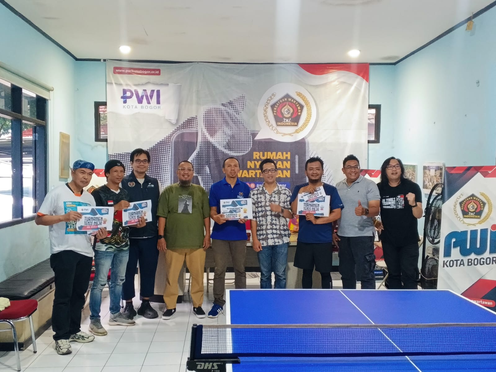 Penyerahan juara turnamen tenis meja PWI Kota Bogor, Senin 16 Februari 2026.