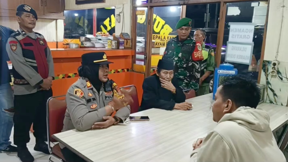 Patroli Polsek Megamendung Bogor ke sejumlah tempat makan menjelang Ramadhan.