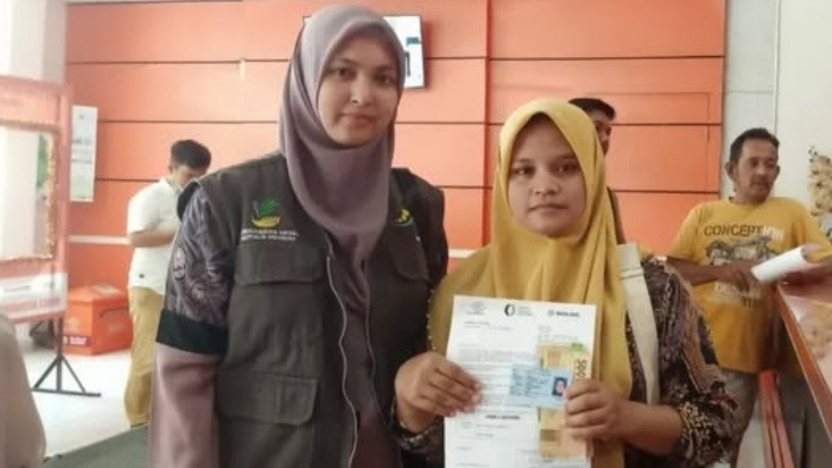 Ilustrasi KPM mencairkan dana bantuan sosial atau bansos.
