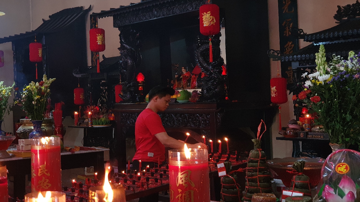 Suasana di Klenteng Hok Tek Bio Cibinong pada tahun baru Imlek 2557 Kongzili.