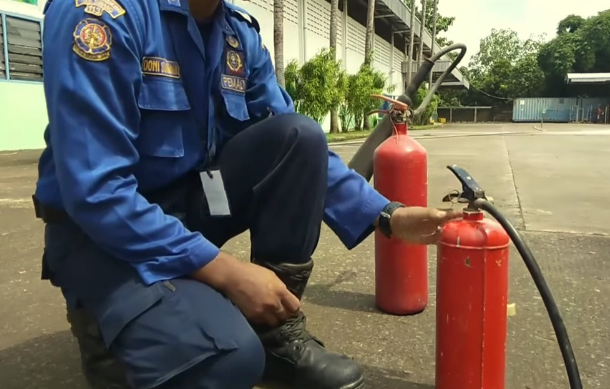 Tabung Apar membantu penyelamatan awal kebakaran di masyarakat.