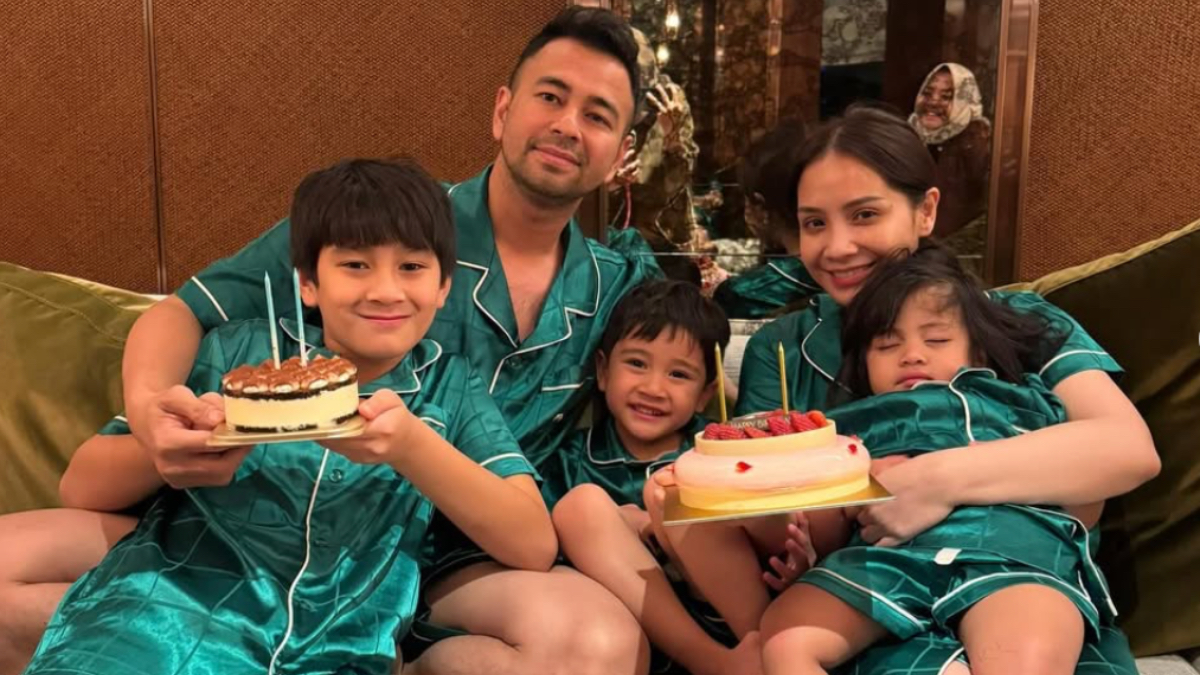 Raffi Ahmad dan Nagita Slavina rayakan ulang tahun dengan kompak gunakan piyama.