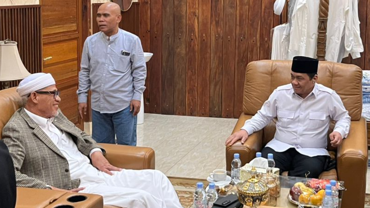 Wamendes PDT Ahmad Riza Patria saat bertemu dengan Ketua AMUK Bobar&nbsp;Bukhari Muslim. AMUK Bobar optimis pemekaran Bogor Barat setelah program MBG Sukses.