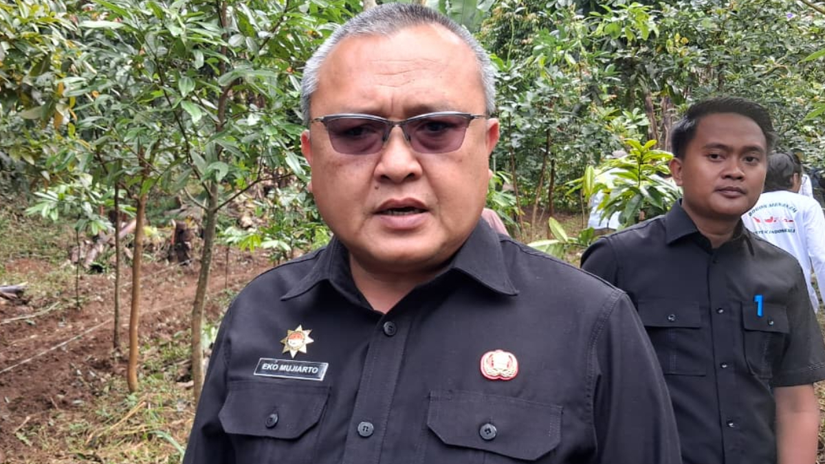 Plt Kepala Dinas Pertanahan dan Tata Ruang Kabupaten Bogor, Eko Mujiarto saat menyampaikan keterangan.