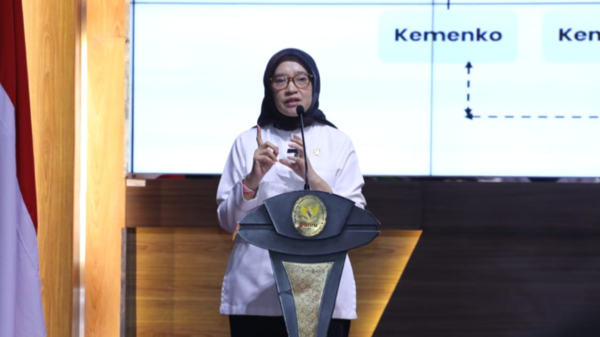 Menteri PANRB Rini Widyantini saat menutup Orientasi Wawasan dan Tugas bagi 53 Calon Pegawai Negeri Sipil (CPNS) Kementerian PANRB