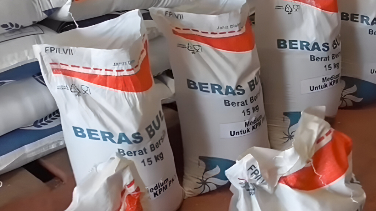 Ilustrasi penyaluran bansos beras