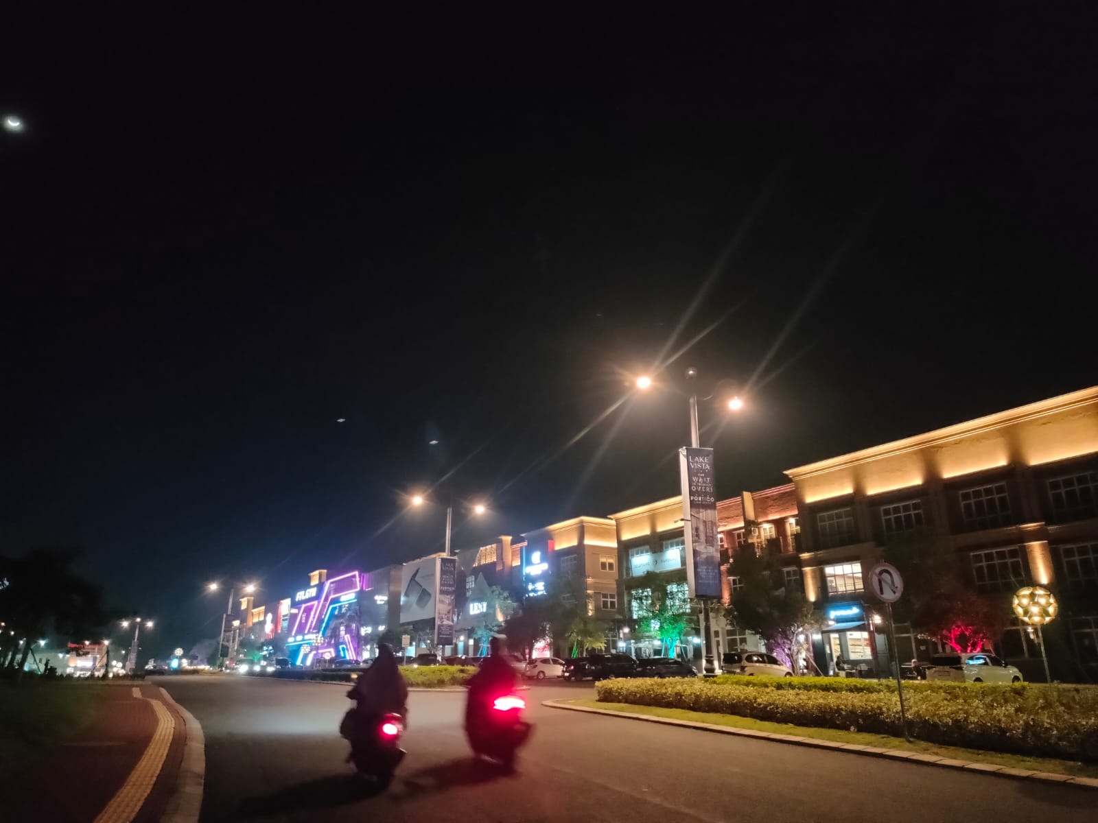 Ilustrasi, suasana malam di kota Depok, selama Ramadan Forkopimda Depok melarang SOTR.