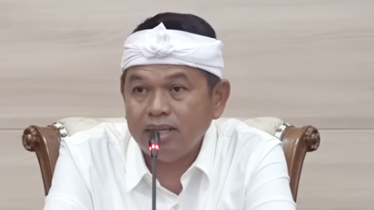 Gubernur Jawa Barat Dedi Mulyadi kembali mengimbau soal larangan aktivitas tambang di Parung Panjang, Kabupaten Bogor.