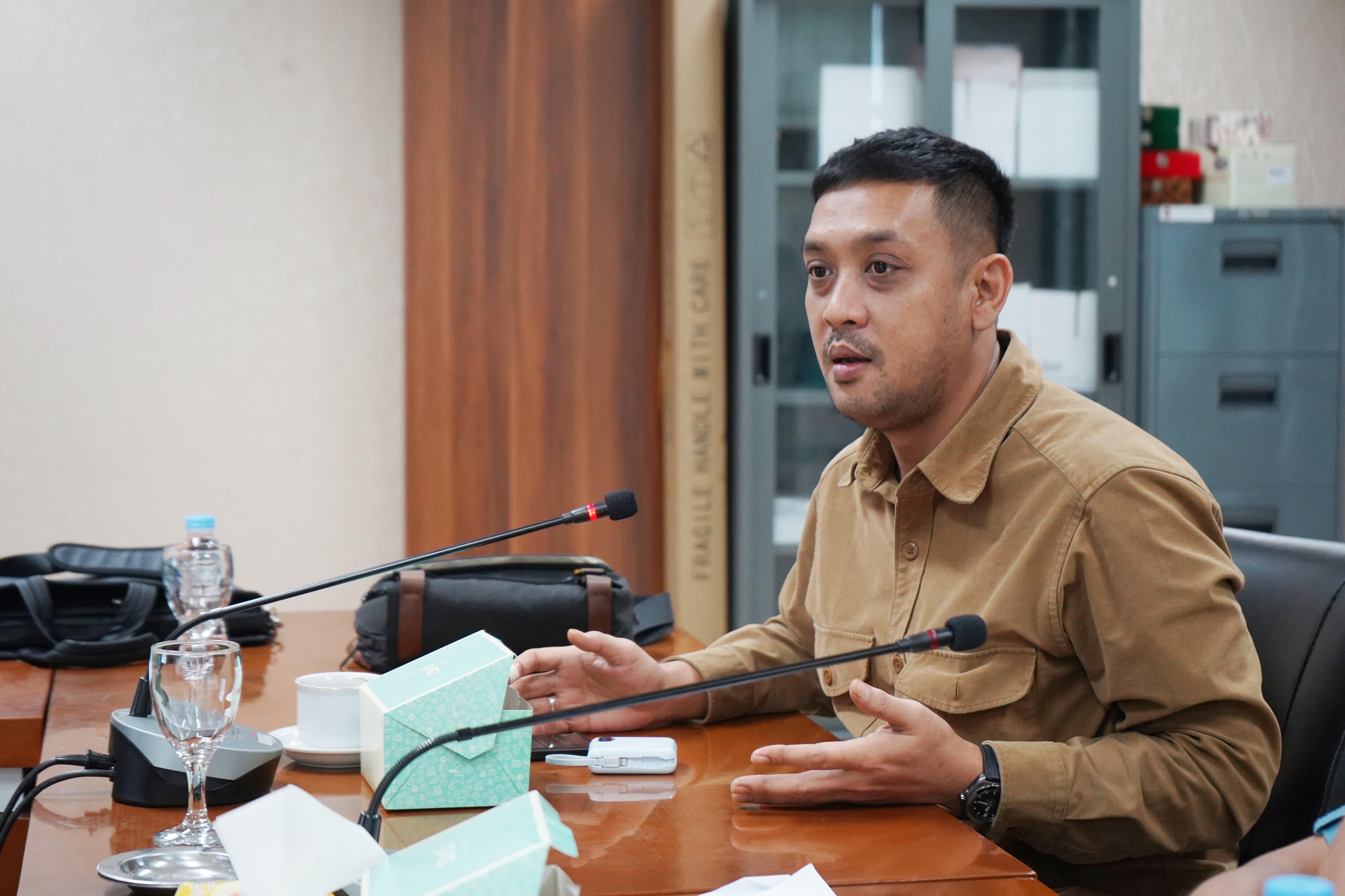 Rapat kerja Komisi II DPRD Kota Bogor bersama Badan Pendapatan Daerah (Bapenda) Kota Bogor.