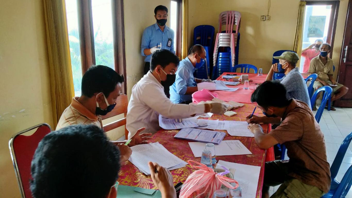 Ilustrasi. Penyaluran KKS untuk KPM bansos.