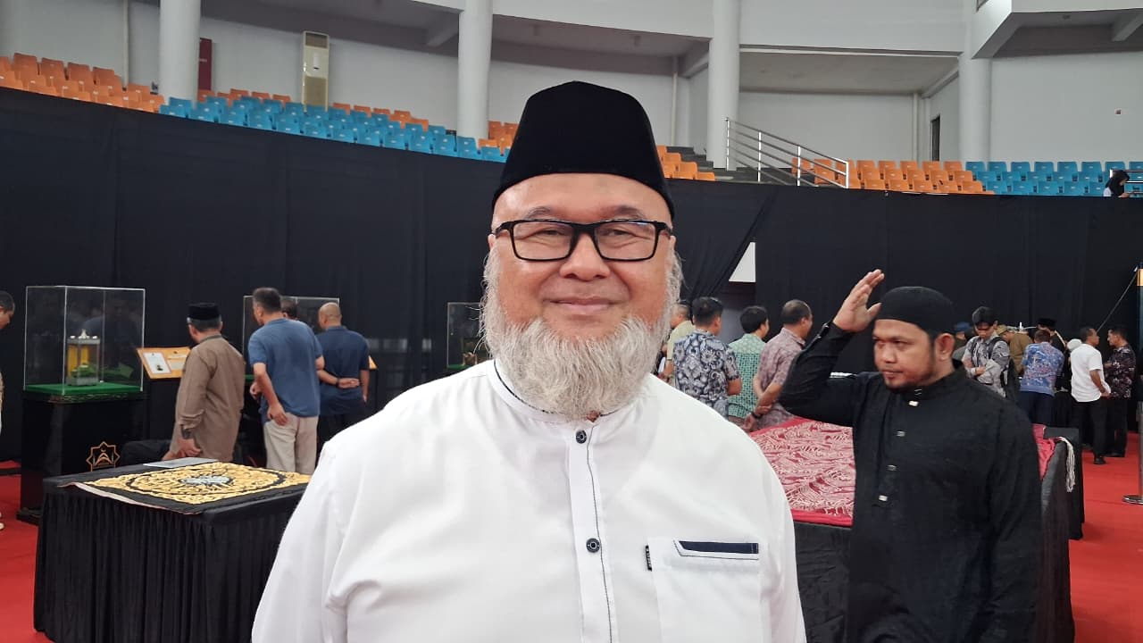 Kepala Pelaksana BPBD Kabupaten Bogor, Ade Hasrat saat dimintai keterangan oleh Radar Bogor di Cibinong, Kabupaten Bogor.