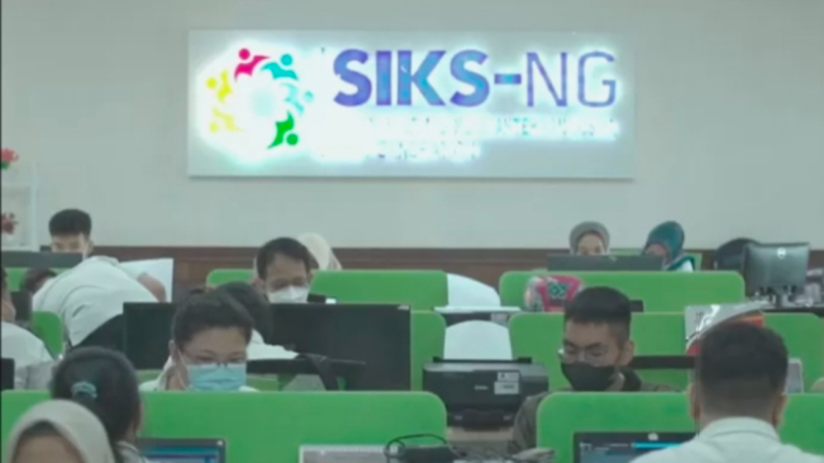 Ilustrasi pengecekan sistem SIKS-NG bansos.