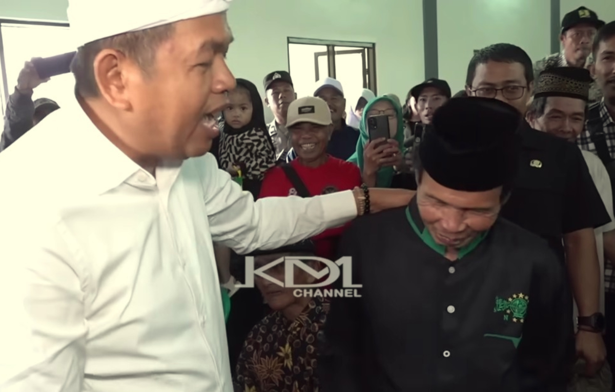 Gubernur Jawa Barat, Dedi Mulyadi berdialog dengan warga&nbsp;Desa Sukadana, Kabupaten Majalengka.