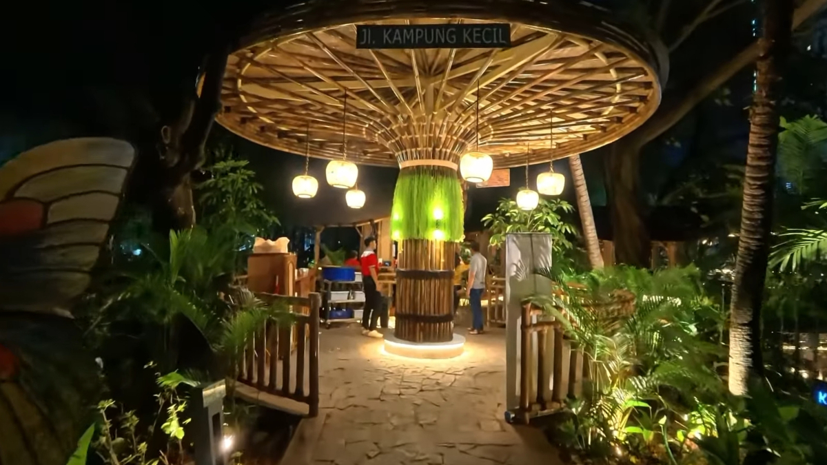 Kampung Kecil Baywalk