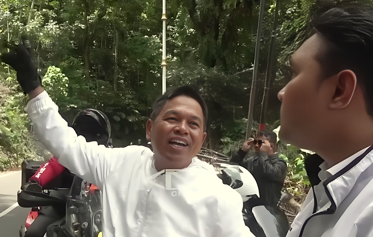 Gubernur Jawa Barat, Dedi Mulyadi menjelaskan dampak penebangan pohon di pinggir jalan Cianjur.