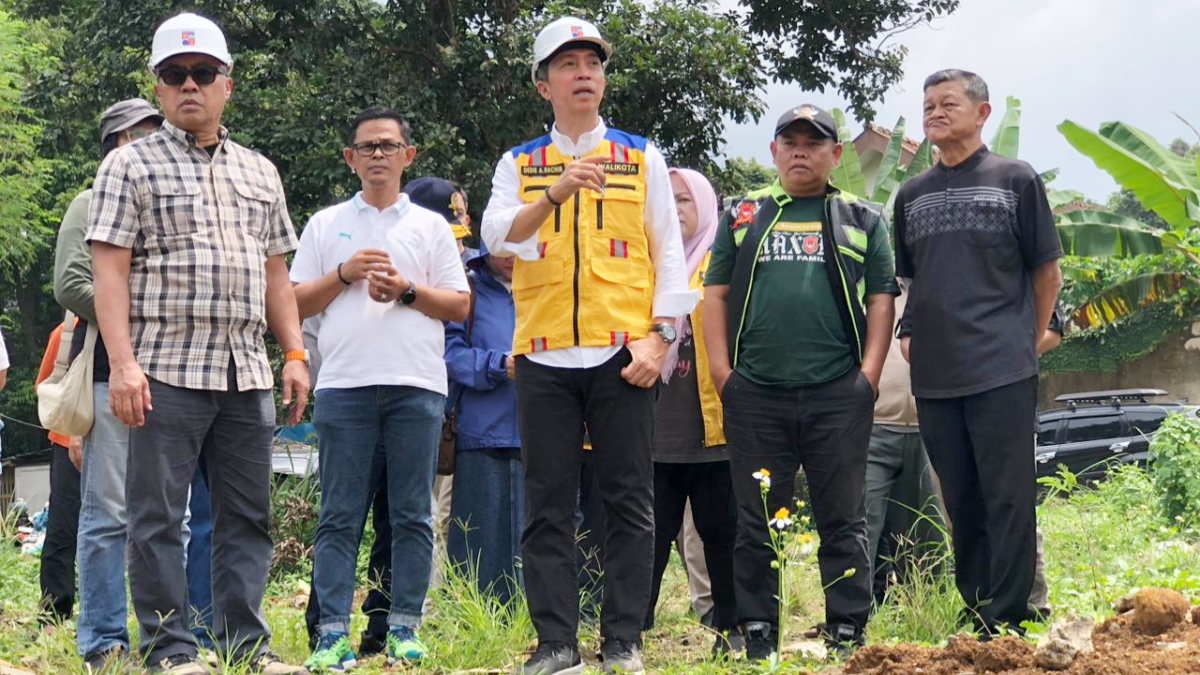 Wali Kota Bogor Dedie A Rachim saat meninjau lahan trase pengganti Jalan Saleh Danasasmita Batutulis.