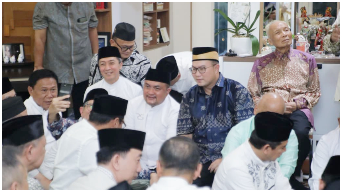 Bupati Bogor, Rudy Susmanto bersama Kepala BRIN Arif Satria serta Wali Kota Bogor Dedie A Rachim saat hadir dalam buka bersama ICMI. 