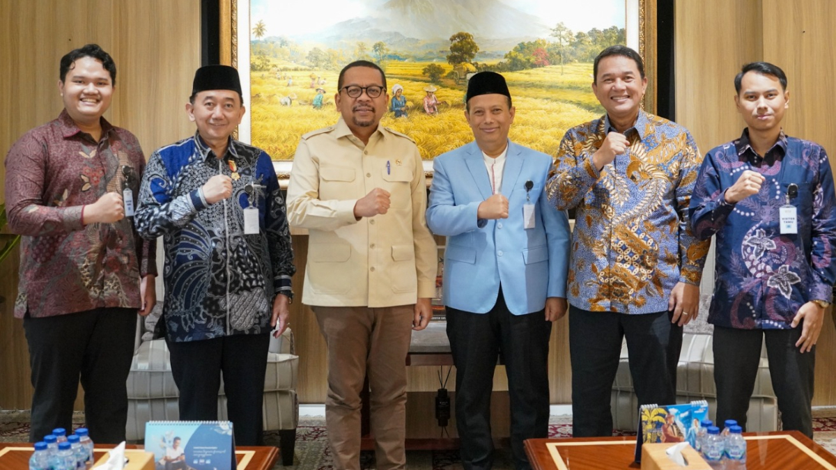 Dewan Masjid Indonesia (DMI) Kabupaten Bogor, iSalaam, Bank BJB Syariah bertemu dengan&nbsp;Kepala Staf Presiden, Muhammad Qodari.