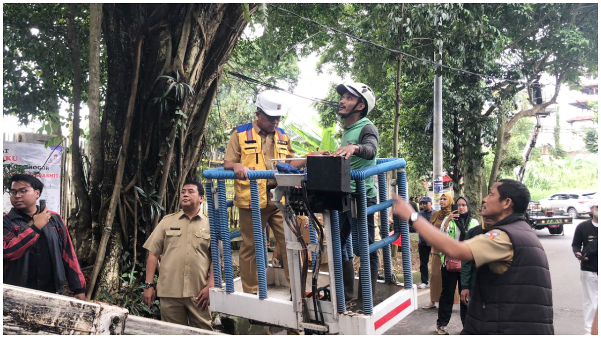 Proses Cutn And Fil trase baru Jalan Saleh Danasasmita di Jalan Lawanggintung Kota Bogor.