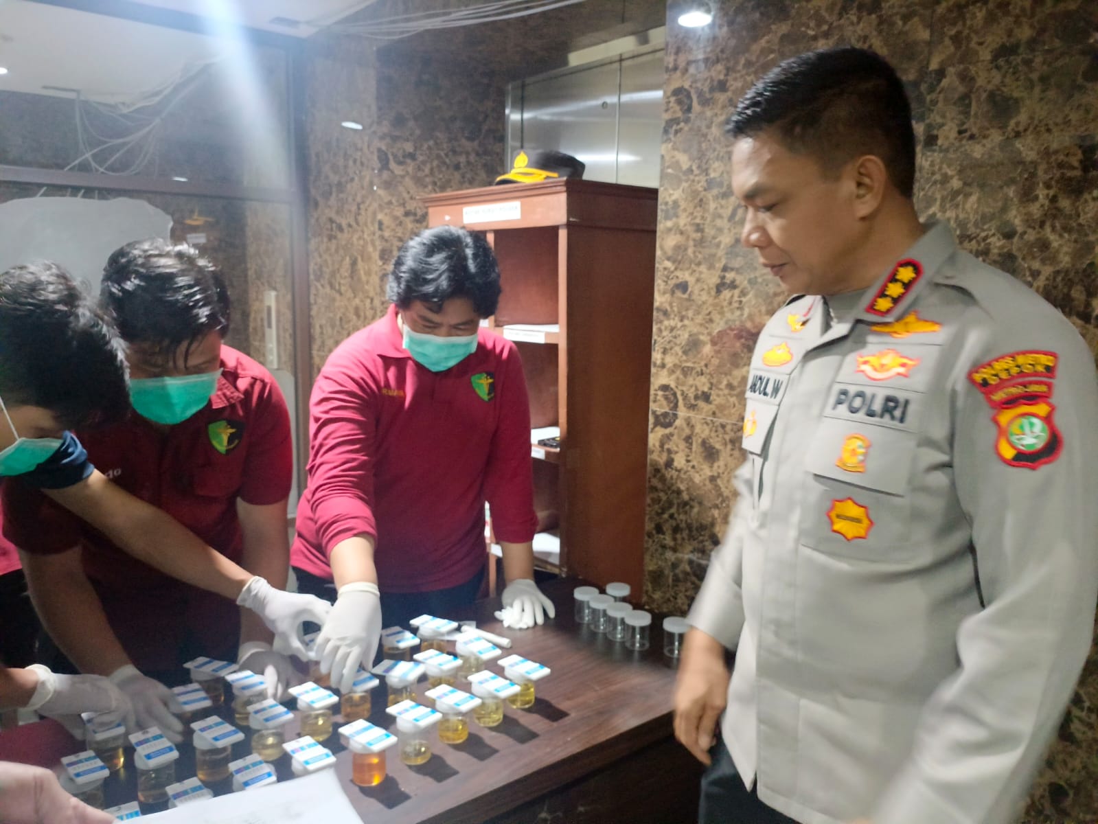 Hasil tes urine yang dilakukan Polres Metro Depok, terhadap puluhan anggotanya.