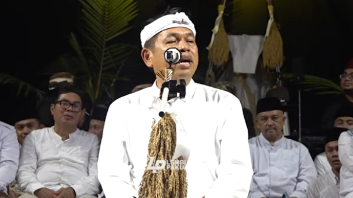 Gubernur Jawa Barat Dedi Mulyadi saat hadir pada acara&nbsp;Safari Ramadhan di&nbsp;Lapangan Den Sakti, Desa Sumberjaya, Kecamatan Tambun Selatan.