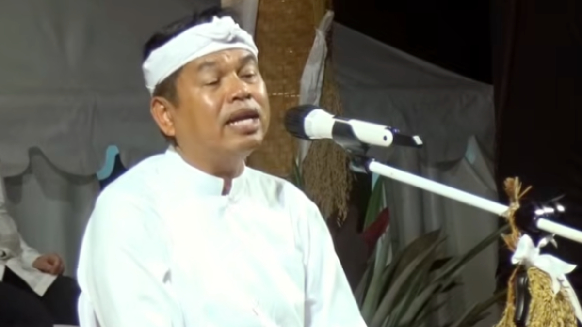 Gubernur Jawa Barat Dedi Mulyadi saat hadir pada acara&nbsp;Safari Ramadhan di&nbsp;Lapangan Den Sakti, Desa Sumberjaya, Kecamatan Tambun Selatan.
