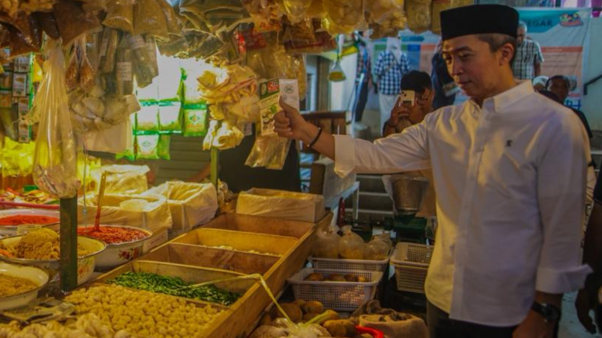 Wali Kota Dedie A&nbsp;Rachim saat berada di Pasar Gembrong, Sukasari.