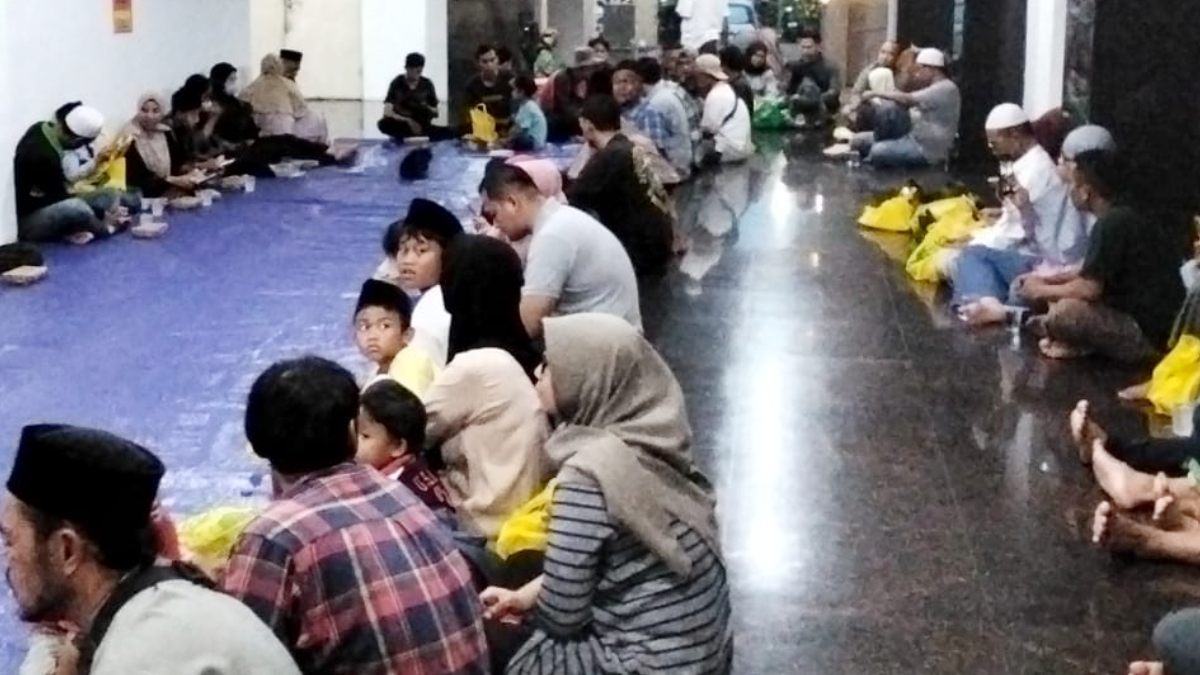 Buka puasa bersama&nbsp;Pemerintah Kabupaten Bogor&nbsp;dengan warga&nbsp;di&nbsp;Masjid Nurul Wathon&nbsp;dan&nbsp;Masjid Baitul Faidzin.