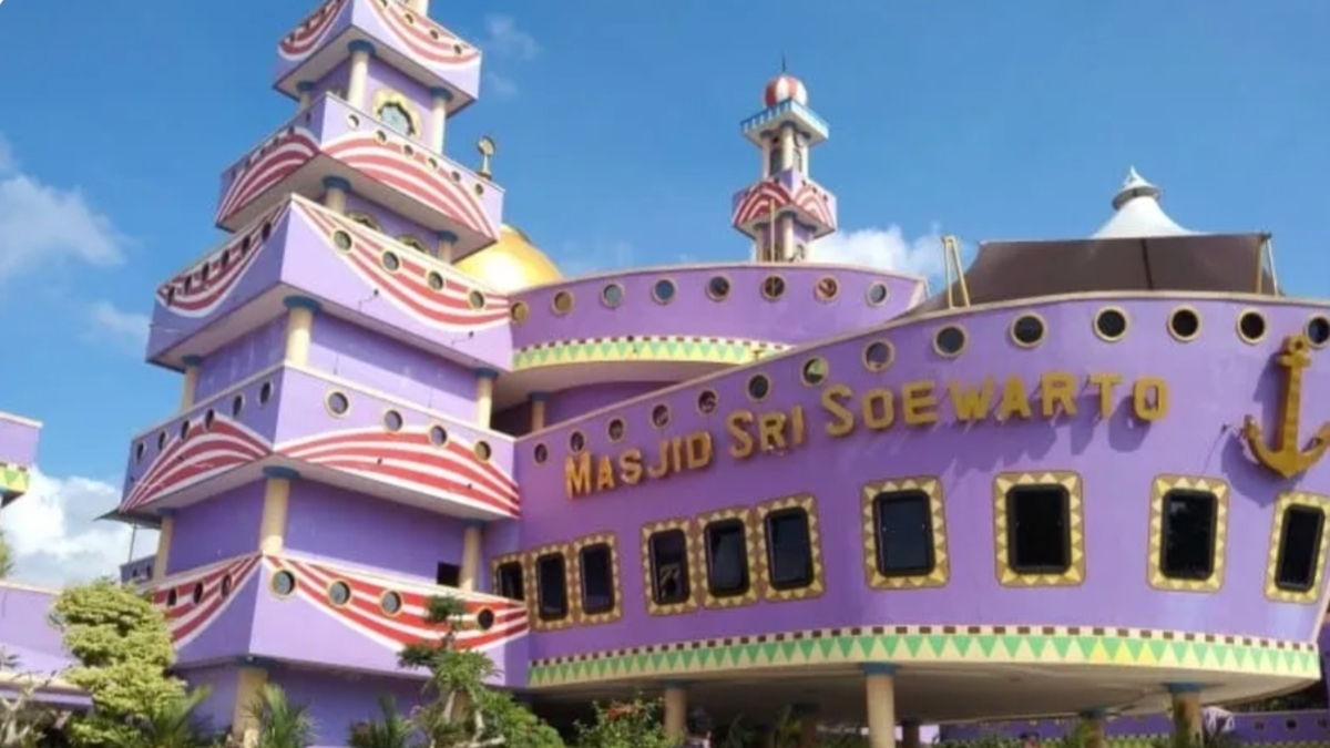 Masjid Sri Soewarto Sukabumi, salah satu wisata religi di Jawa Barat.