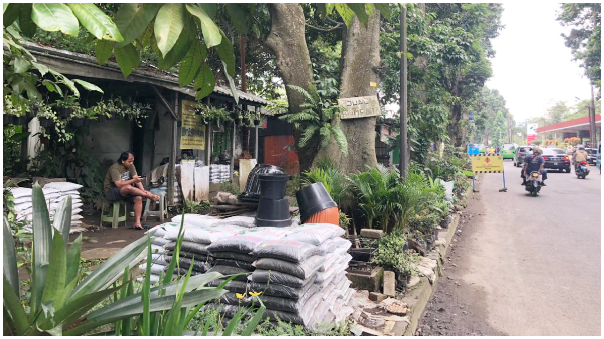 Kondisi terkini di area pedestrian Jalan Sumeru Kecamatan Bogor Barat, Kota Bogor. 